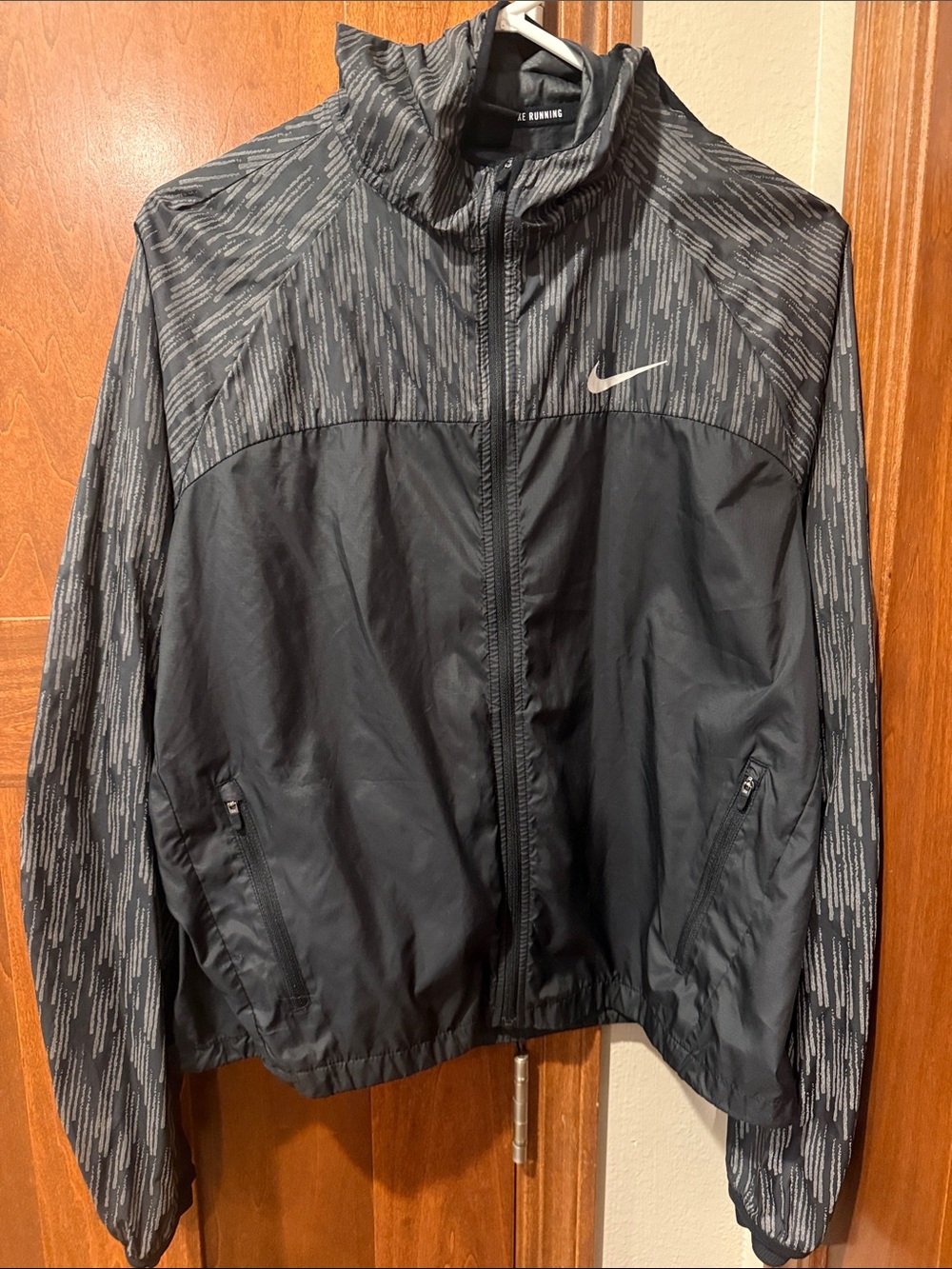 Nike Black and Gray Patterned Running Jacket- Large